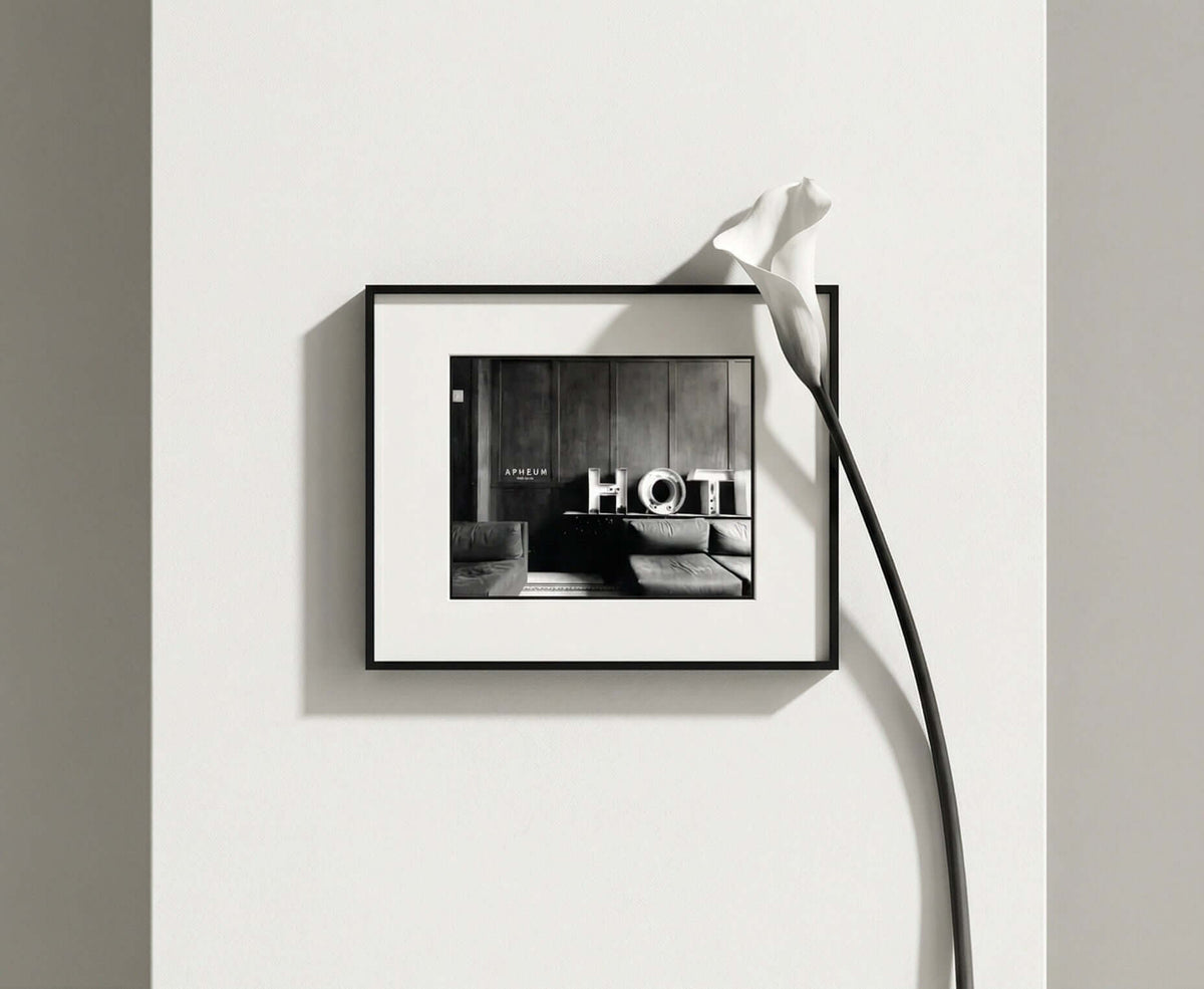 Nicht Dekoration. Präsenz.